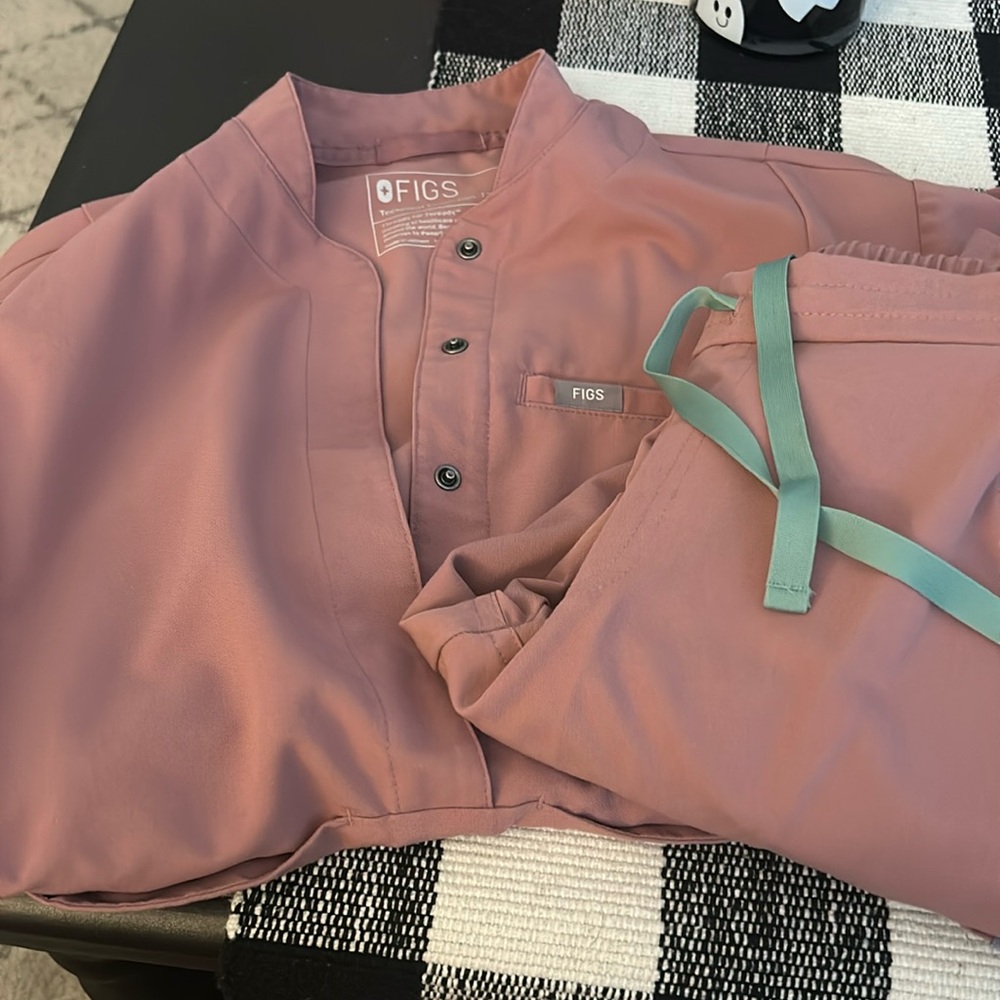 Figs scrubs